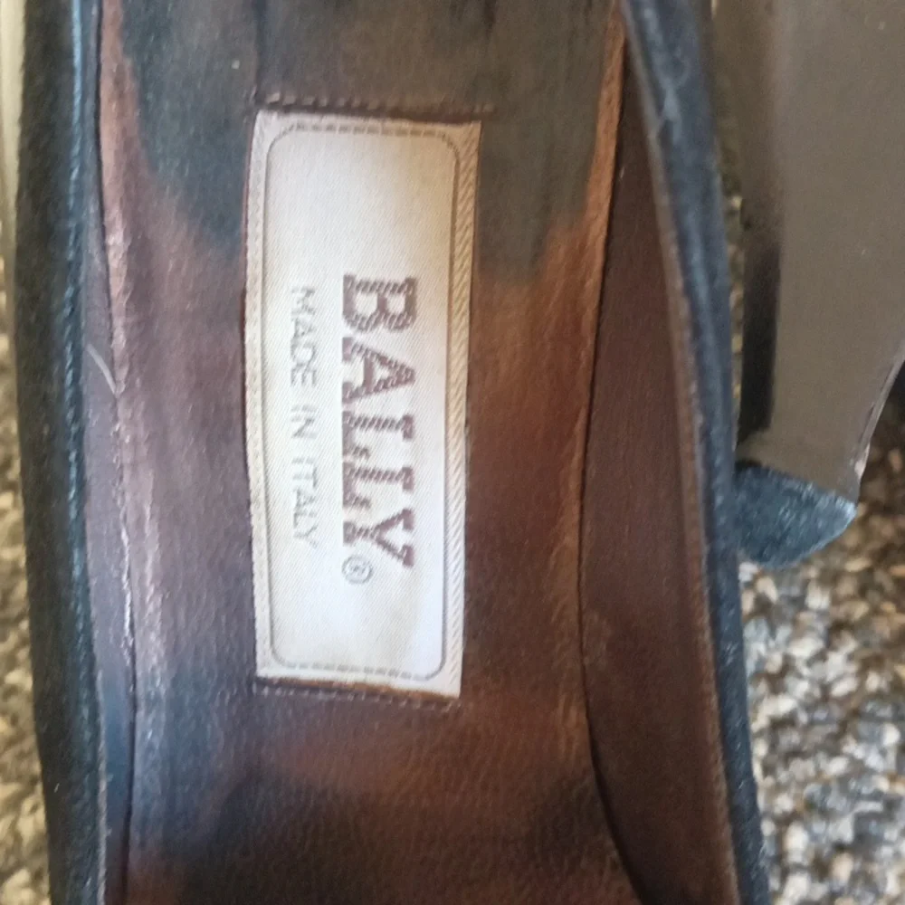 Bally Vintage Italian black leather pumps size 6 M
